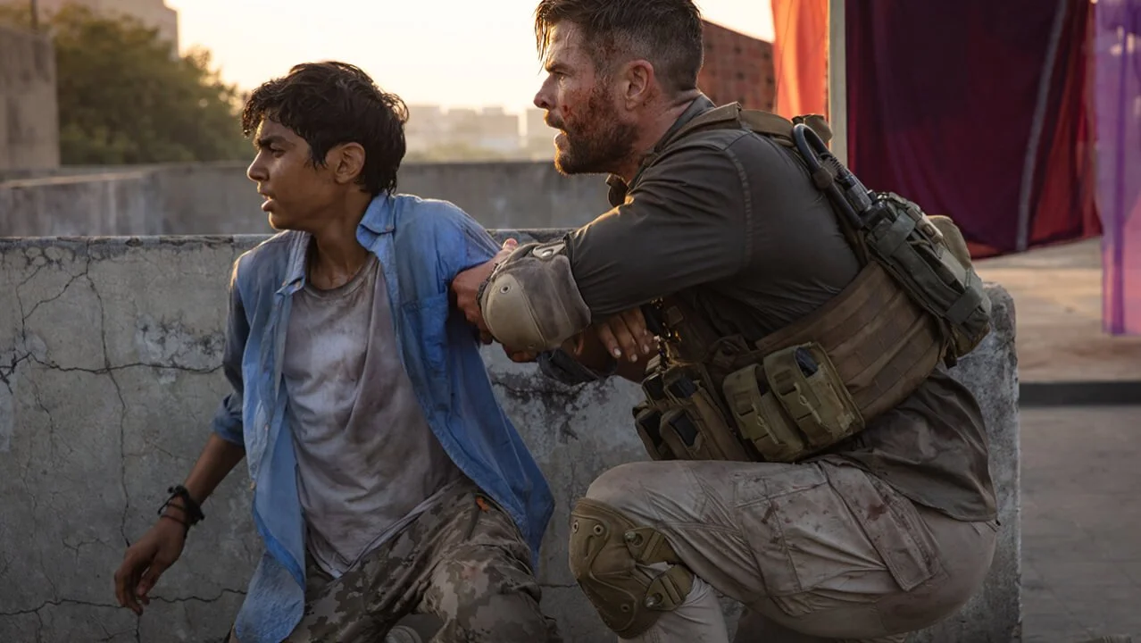 Crítica | Resgate, com Chris Hemsworth, é "tiro, porrada e bomba" resgate chris hemsworth