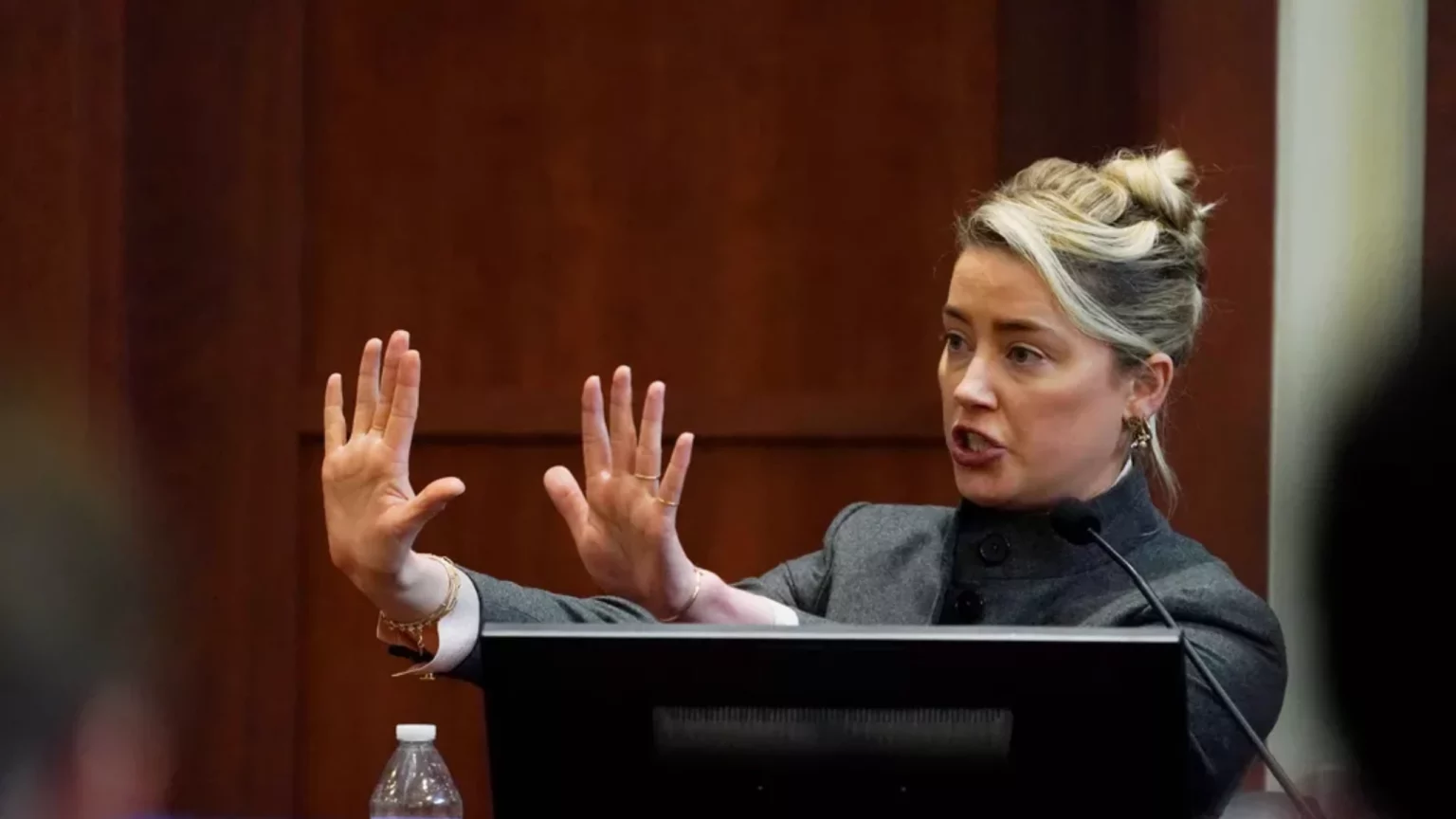 Advogada Camille Vasquez, deixa Amber Heard nervosa 1 Amber Heard