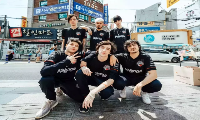 Elenco da RED canids posando para o MSI