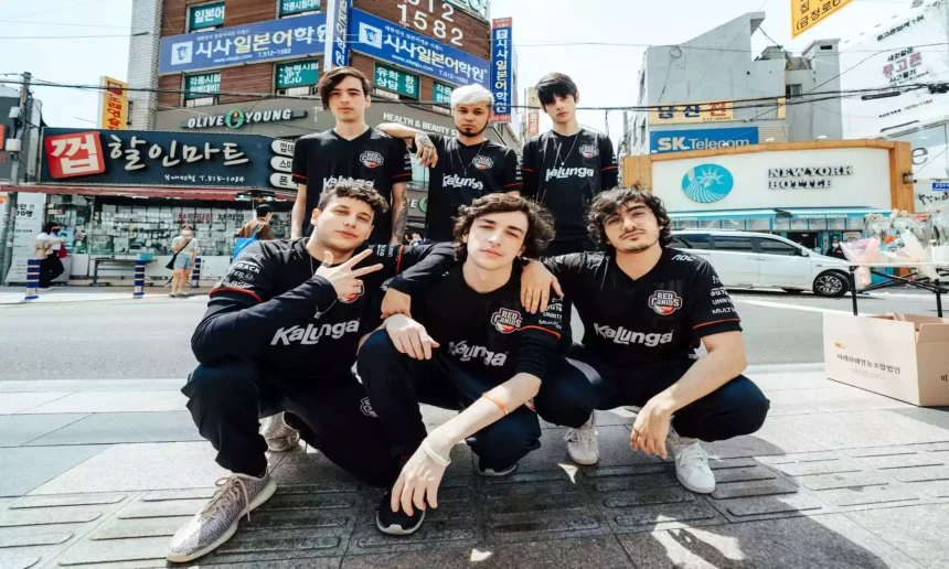 MSI 22 | Com partida perfeita, RED Canids estreia massacrando PSG Talon 47 Elenco da RED canids posando para o MSI