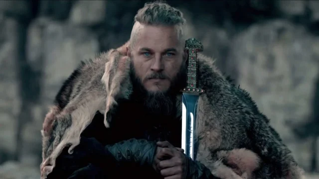 Travis Fimmel Dune The Sisterhood CDL 2560x1440 01
