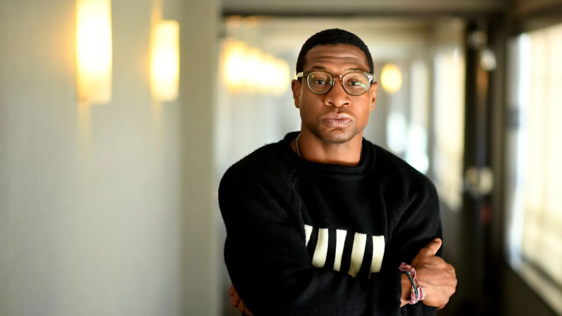 Jonathan Majors é oficialmente indiciado por agressão 1 Jonathan majors vfmiew