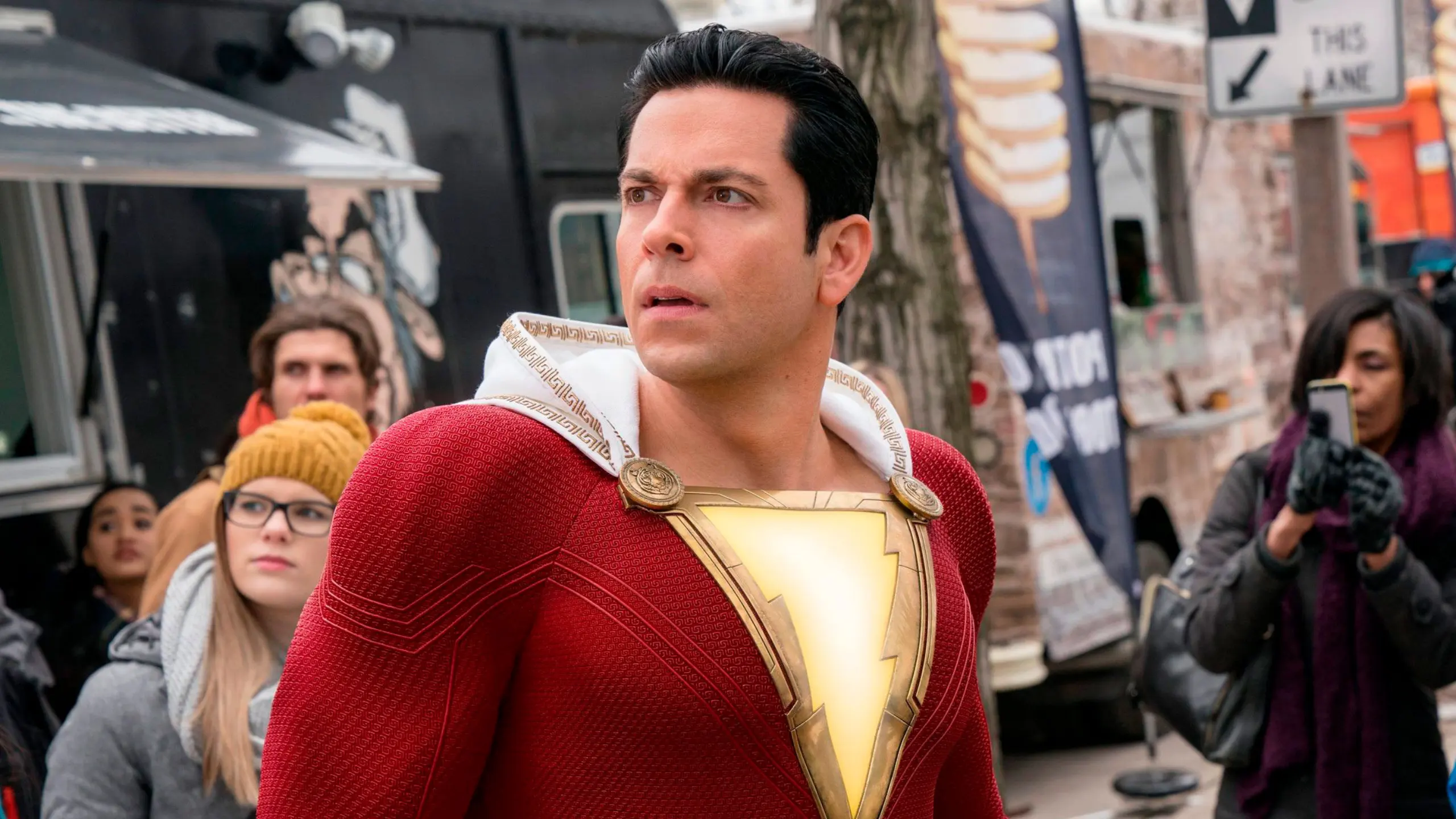 Zachary Levi volta atrás sobre críticas a greve dos atores 1 zachary levi shazam vgef