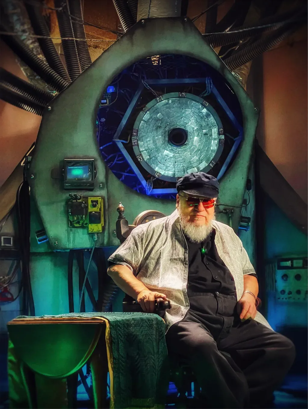 George R.R. Martin mostra foto de 'The Summer Machine' George R. R. Martin