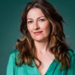 Kelly Macdonald, conhecida por seus papéis em "Boardwalk Empire" e "No Country for Old Men", foi confirmada como parte do elenco da série "Lanternas", produzida pela HBO e DC Studios.