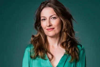 Kelly Macdonald, conhecida por seus papéis em "Boardwalk Empire" e "No Country for Old Men", foi confirmada como parte do elenco da série "Lanternas", produzida pela HBO e DC Studios.