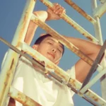 RM: Right People, Wrong Place documentário nos cinemas.