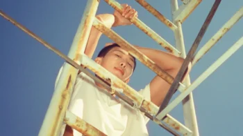 RM: Right People, Wrong Place documentário nos cinemas.