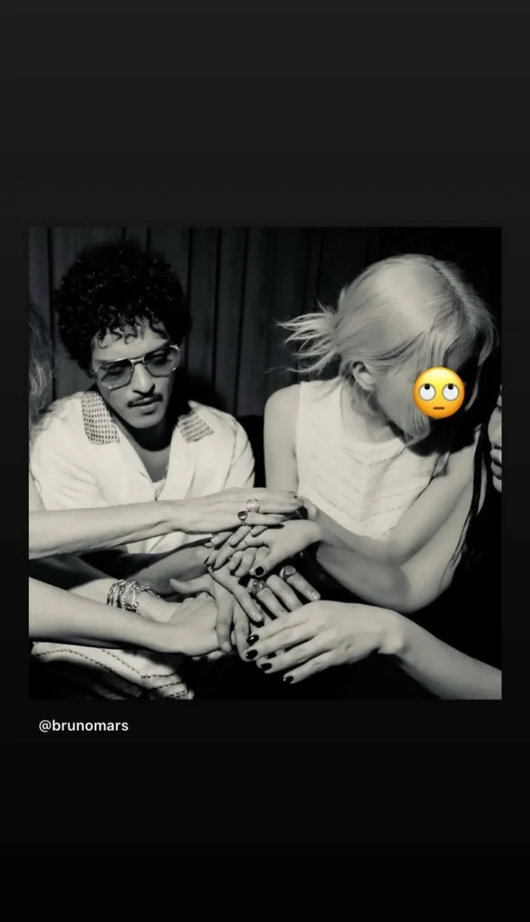 Bruno Mars expõe encontro com Rosé, do BLACKPINK: "Tentou me beijar" Bruno Mars e Rosé em publicação nos Stories do Instagram.