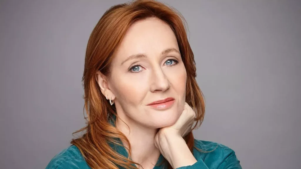 Harry Potter | Warner Bros. Discovery e BBC acusadas de irem contra políticas de inclusão Harry Potter autora j.k. rowling