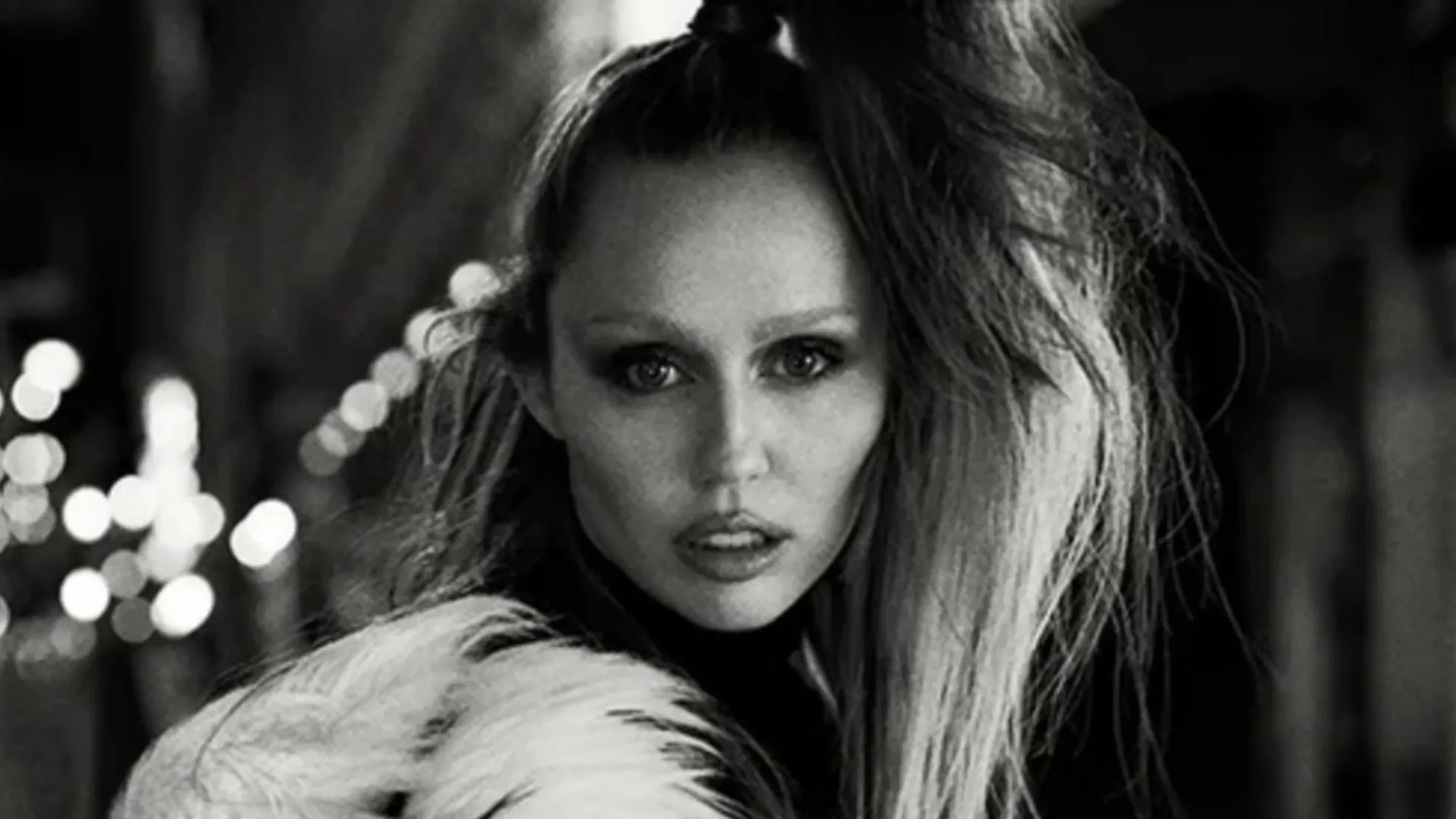 Miley Cyrus mergulha na ópera pop em novo álbum