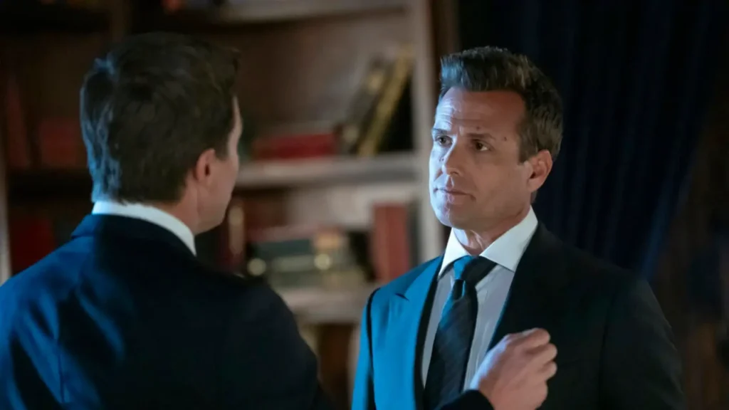 Suits LA | Novo encontro entre Harvey e Ted é tenso com uma discussão entre os dois Suits LA