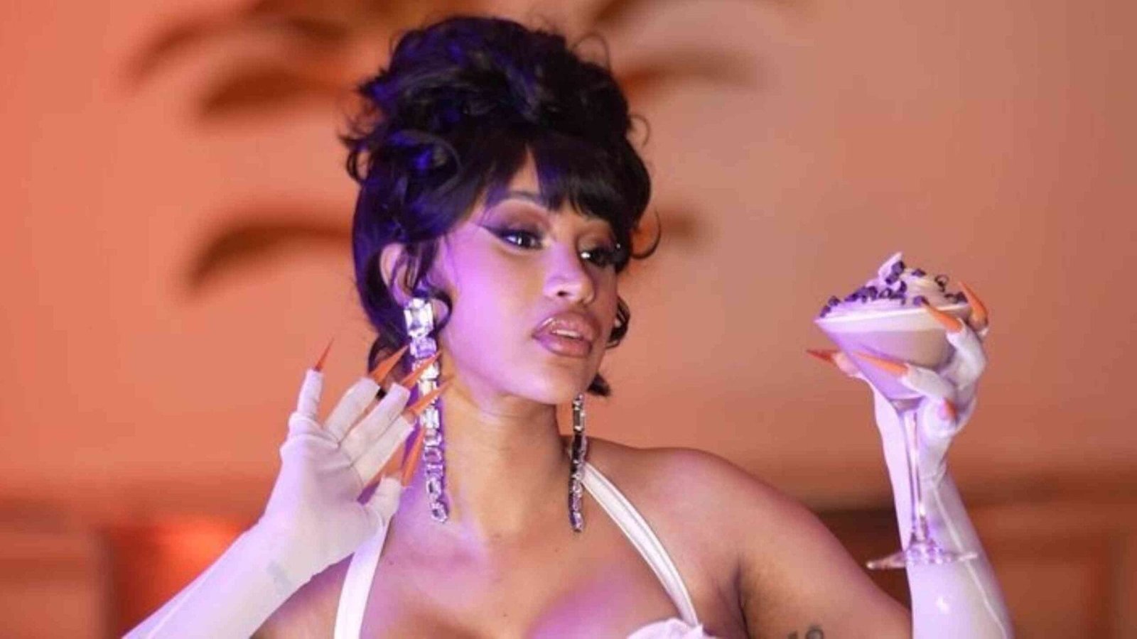 Após 7 anos, Cardi B anuncia o segundo álbum de estúdio 1 cardi b