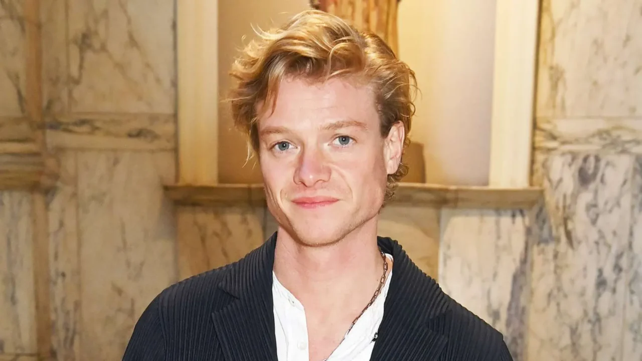 Tom Rhys Harries cara de barro