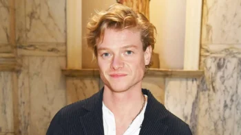 Tom Rhys Harries cara de barro