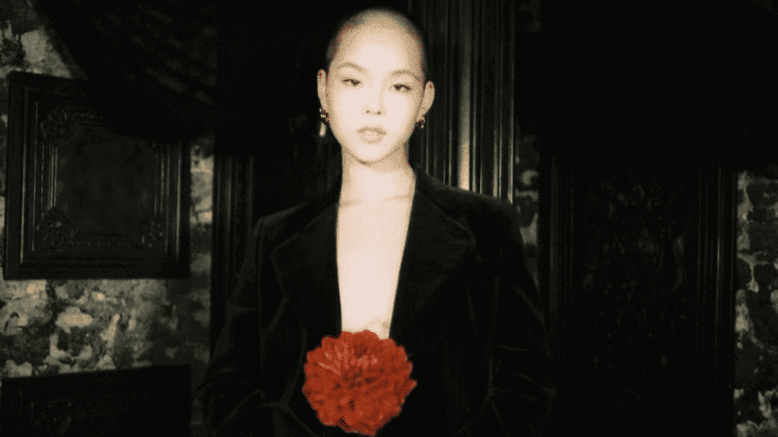 COCONA, do XG, revela ser transgênero e ter feito mastectomia em publicação de aniversário