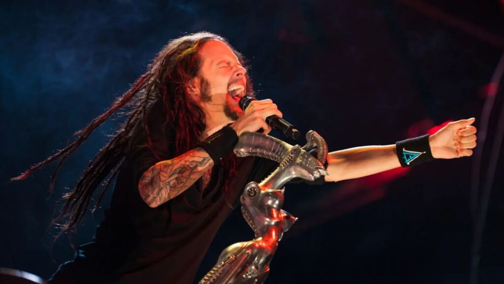 Banda Korn pede que fãs retirem pintura facial para entrar no show 2 Korn