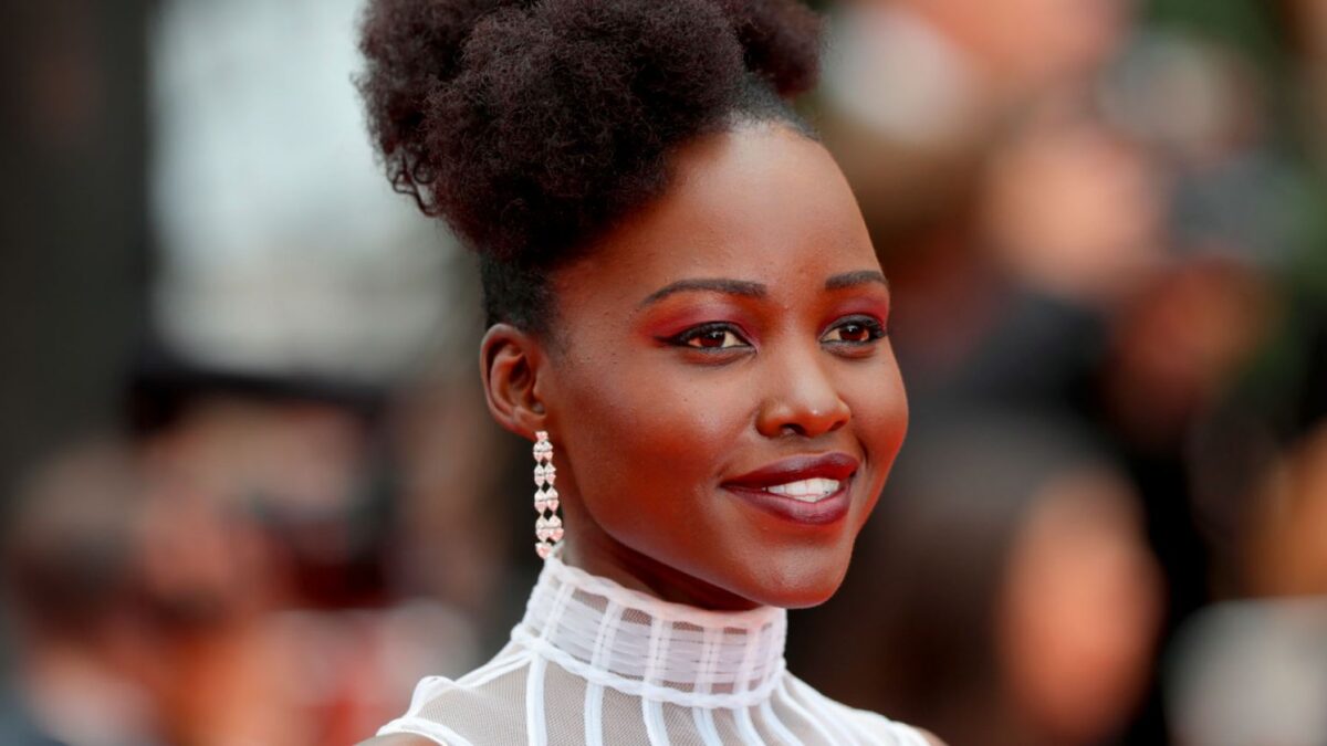 lupita nyongo cabana do leitor 1600x840 1