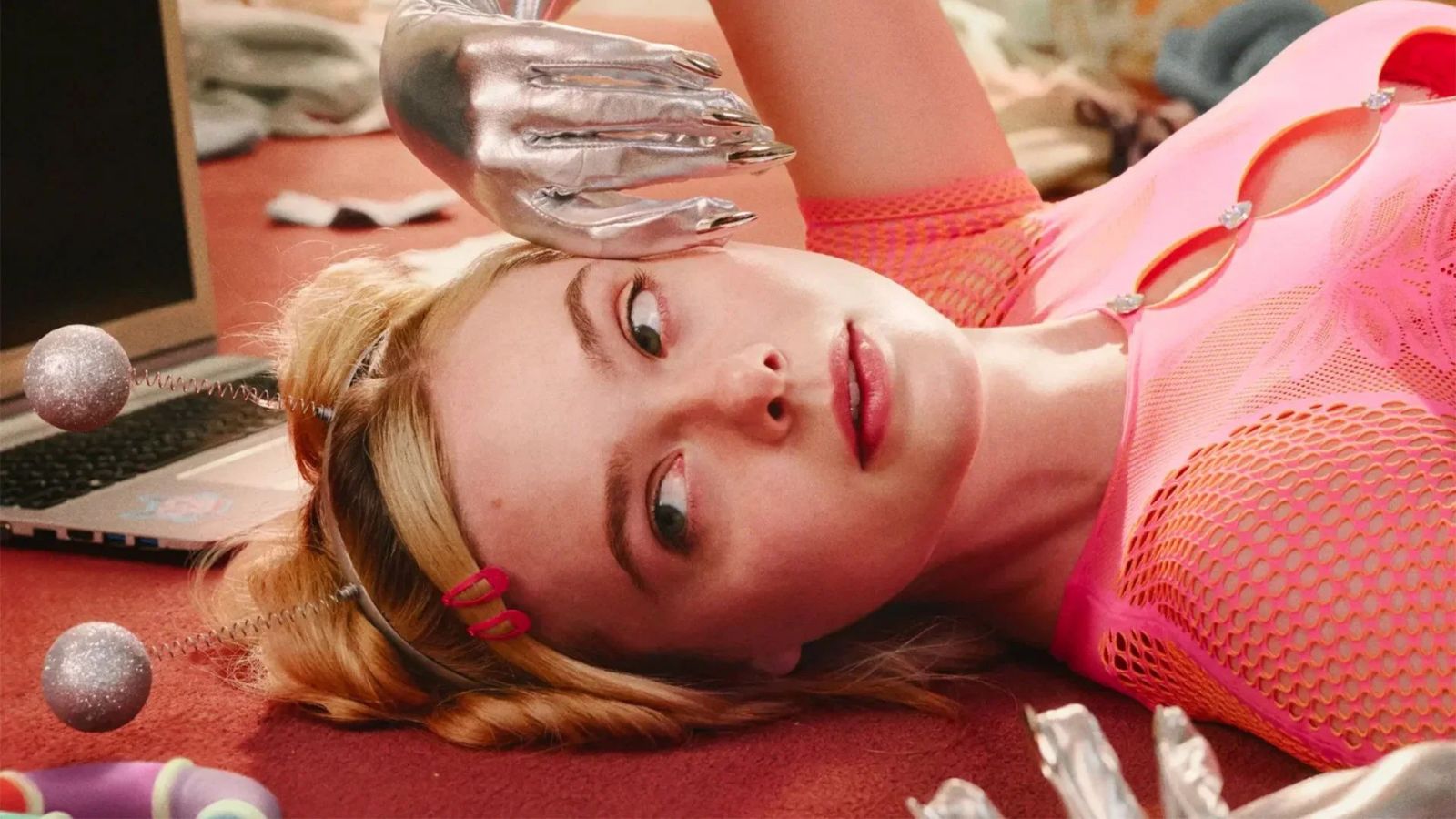 margo esta em apuros serie estrelada por elle fanning cabana do leitor 1600x900 1