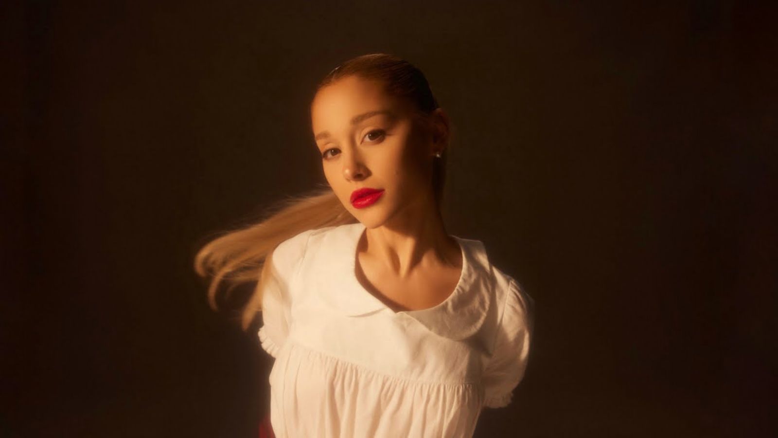 ariana grande cabana do leitor 1600x900 1