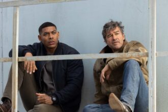 Lanternas ganha novo pôster antes da estreia no HBO Max 5 aaron-pierre-kyle-chandler-lanternas-cabana-do-leitor-1600×900