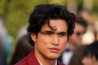 charles melton kakashi cabana do leitor 1600x900 1 cabana do leitor