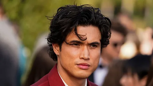 charles melton kakashi cabana do leitor 1600x900 1 cabana do leitor