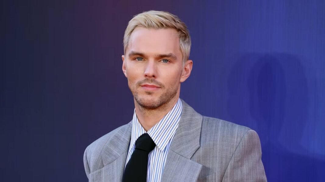 nicholas hoult cabana do leitor 1600x900 1