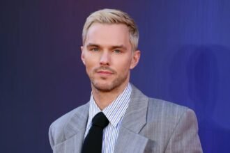 nicholas-hoult-cabana-do-leitor-1600×900